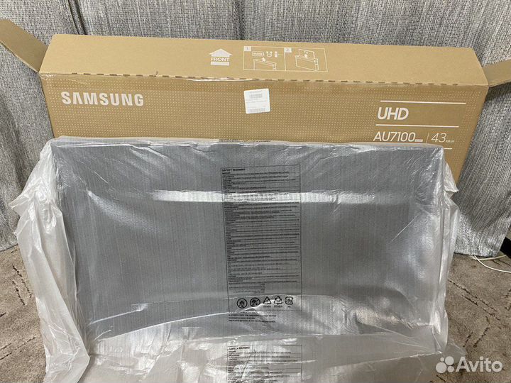Телевизор Samsung UE43AU7100uxce