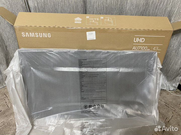 Телевизор Samsung UE43AU7100uxce