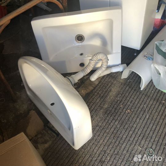 Стеллаж,мойка,стулья,столы