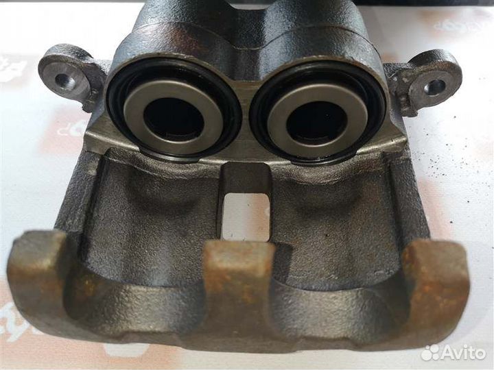 Суппорт передний правый Jeep Grand Cherokee WJ