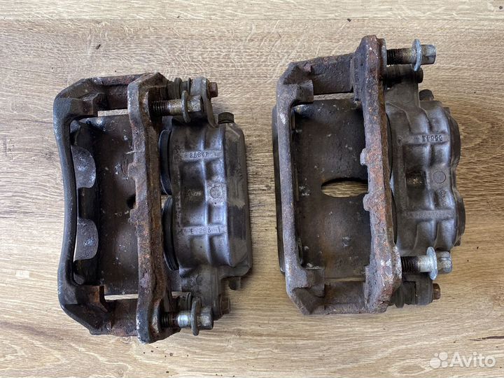 Jaguar s type передние суппорта L-R