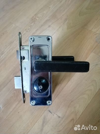 Дверной замок, врезной