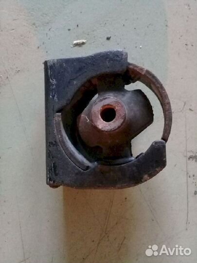 Опора двигателя (подушка двс) передняя 12361-28200