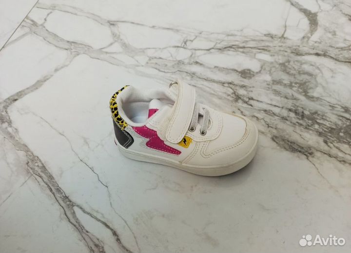 Кроссовки для девочки 23 размер