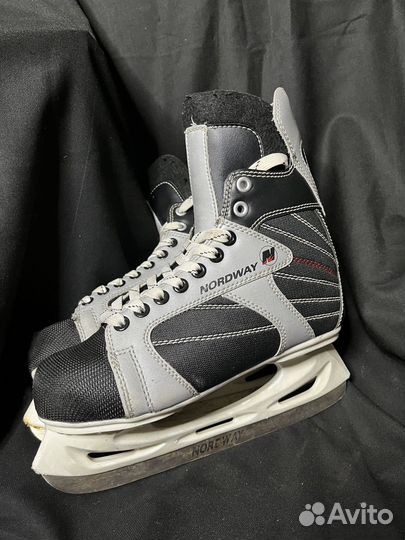 Коньки хоккейные