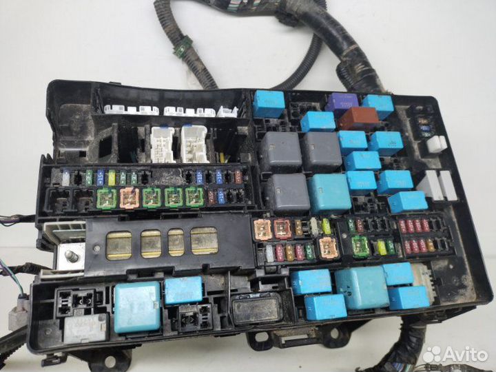 Блок предохранителей Toyota Tundra 5.7 2018