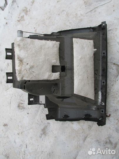 Бардачек Nissan Leaf aze0 цвет черный