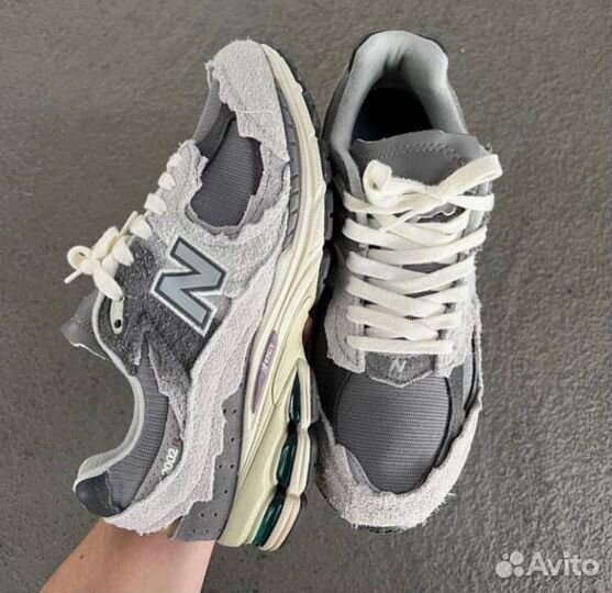 Кроссовки New balance 2002 r