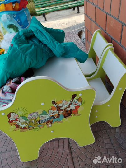 Детский стол и стульчики