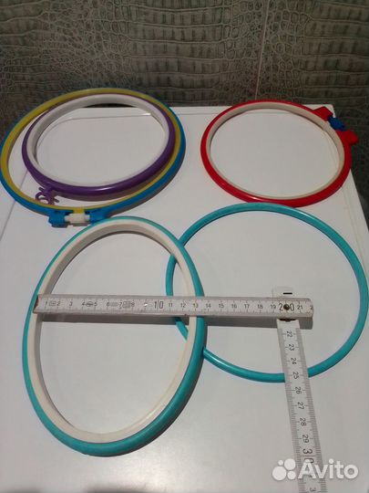 Пяльцы,нитки разные