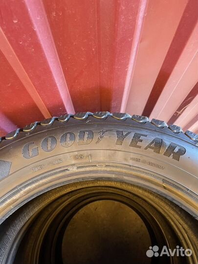 Goodyear UltraGrip Ice Arctic SUV 225/60 R18 104T