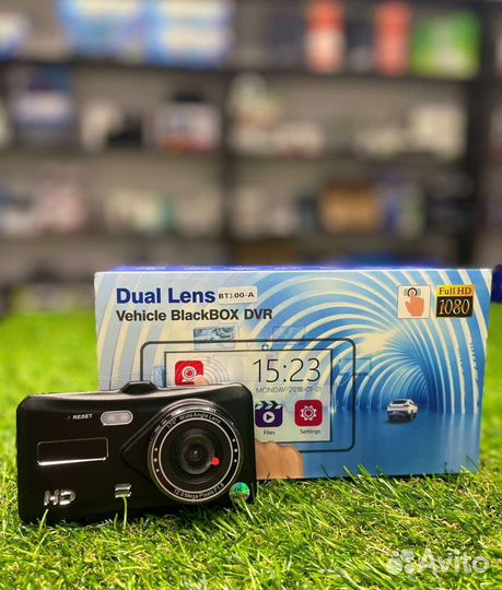 Видеорегистратор с двумя камерами заднего вида