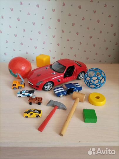 Машинки и игрушки для мальчика пакетом