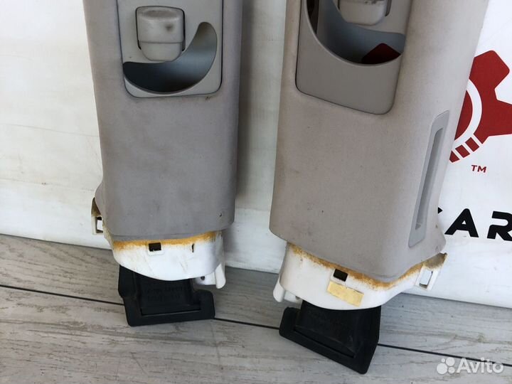 Toyota Land Cruiser 200 Обшивка центральной стойки