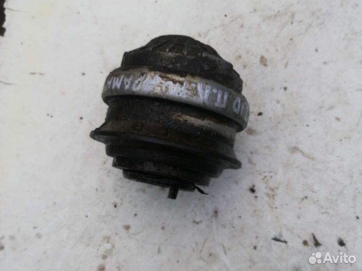 Подушка двигателя Мерседес W210