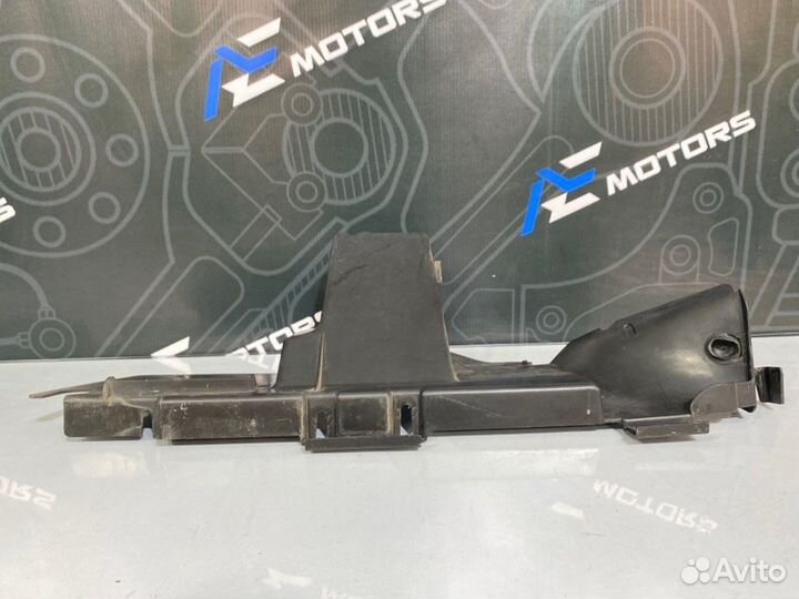 Воздуховод радиатора передний левый Volkswagen