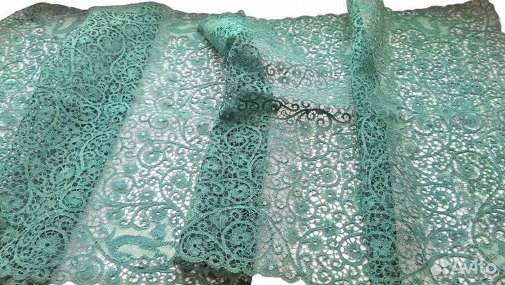 Редкое цветное кружево ручной работы на 11 персон