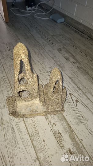 Замок в аквариум