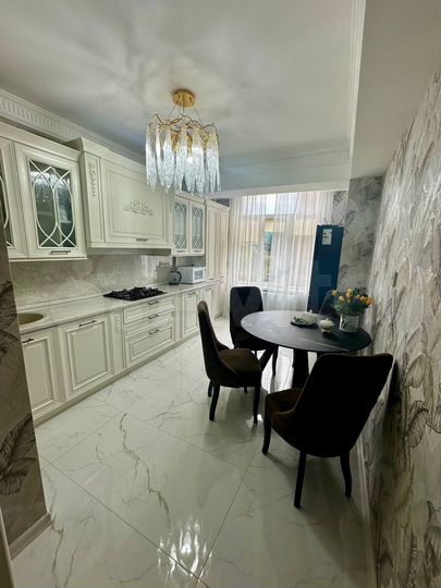 2-к. квартира, 70 м², 1/9 эт.