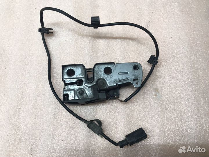 Замок капота Passat CC