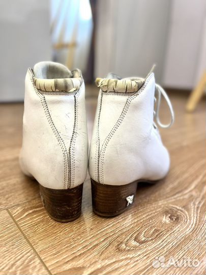 Фигурные ботинки риспорт