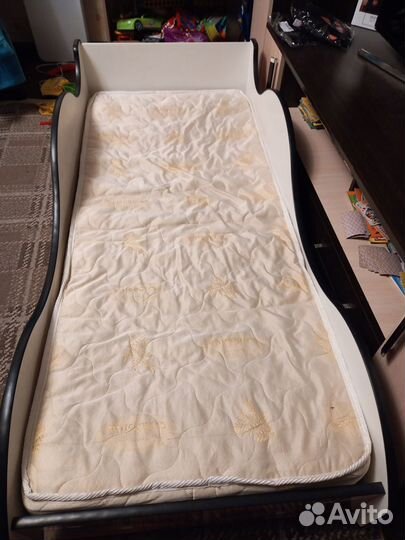 Детская кровать машина с матрасом