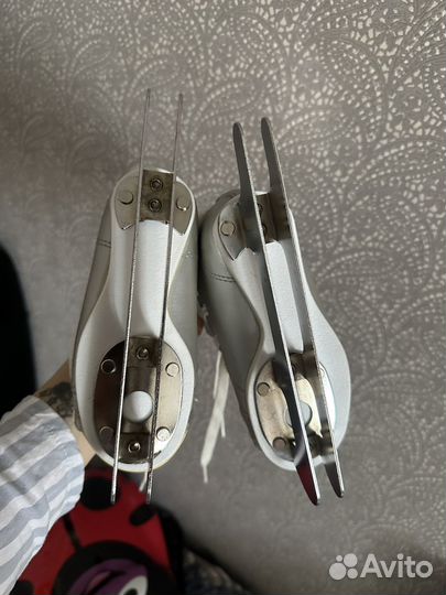 Коньки с двумя лезвиями 25