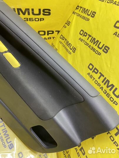 Обшивка передней правой двери Peugeot 207 хэтч