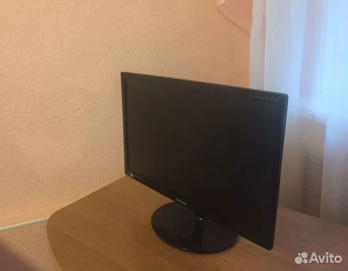 Монитор Samsung SyncMaster S22B300