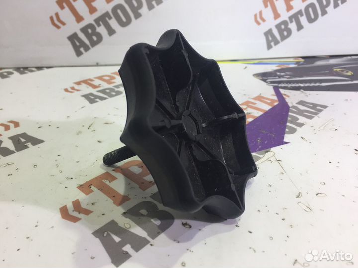 Шкода Рапид Держатель запаски