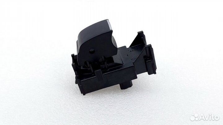 Кнопка стеклоподъемника задняя правая Toyota Rav4