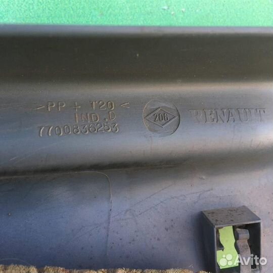 Обшивка багажника Рено Сценик