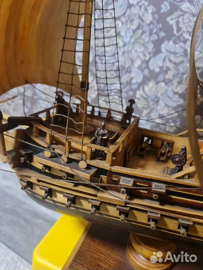 Модель корабля из дерева