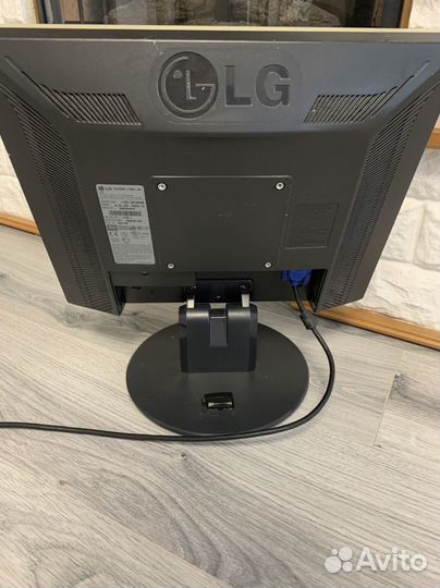 Монитор LG 17