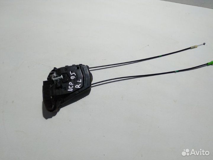 Замок боковой двери задний левый Toyota Vitz NCP95