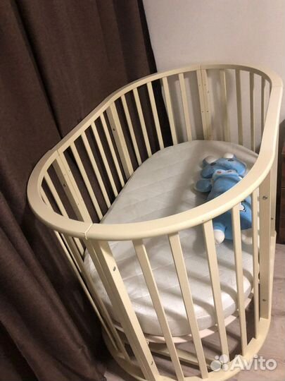 Детская кровать и комод