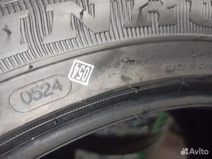 Winrun R330 275/40 R22 107W