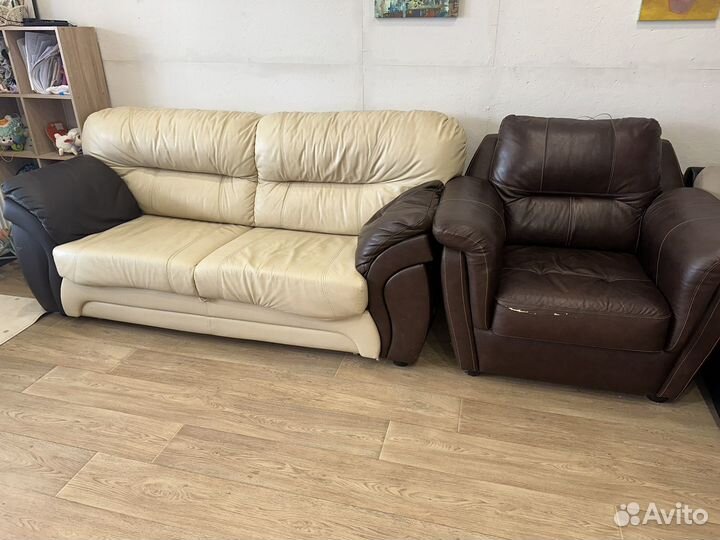 Диван раскладной кожанный с креслом