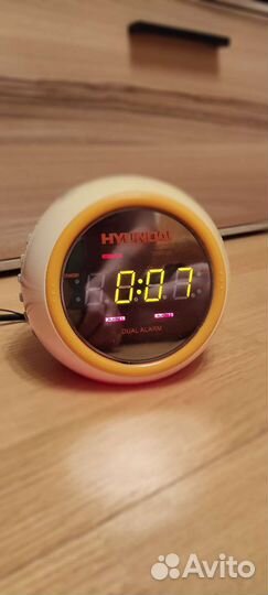 Радиочасы Hyundai H-1519