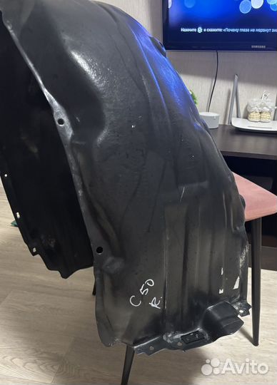 Подкрылок передний правый Камри 50