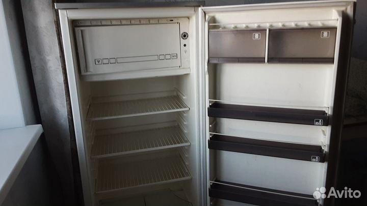 Холодильник бу полюс