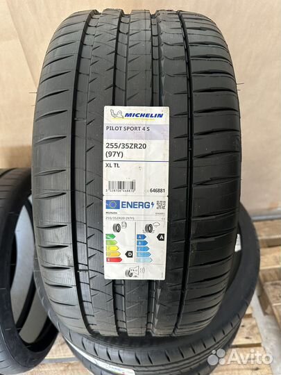 Michelin Pilot Sport 4 S 315/30 R21 и 255/35 R20 105Y