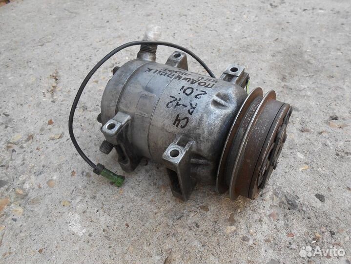 Компрессор кондиционера Ауди 100 С4 4A0260805