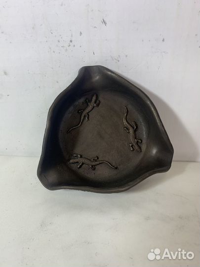 Бронзовая пепельница с ящерицами