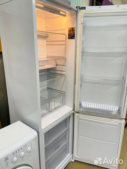 Холодильник Hotpoint-Ariston No Frost как новый