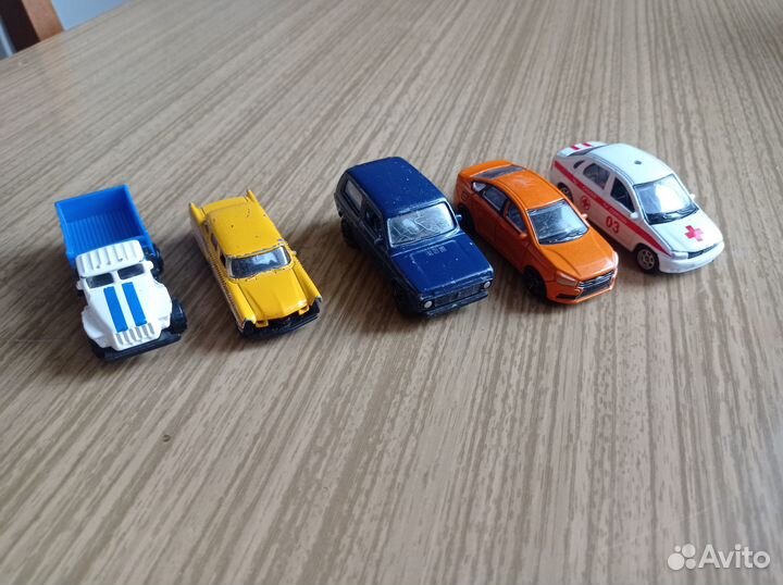 Пять машинок, металл, пакетом