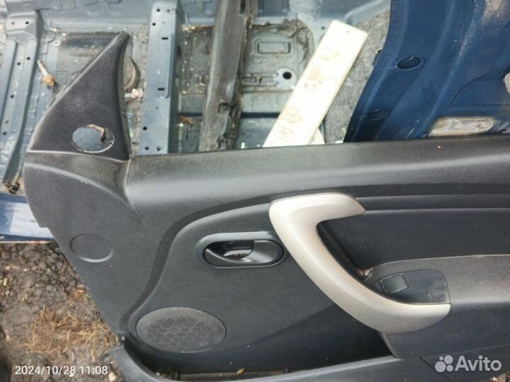 Обшивка боковой двери передняя правая LADA Largus