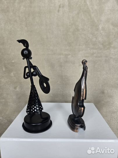 Статуэтки сувениры металл