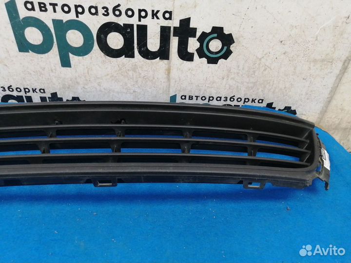 Решетка переднего бампера 6RU853677 Volkswagen