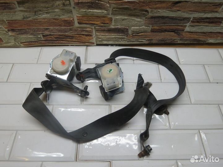 Ремень безопасности задний Hyundai Solaris 2010